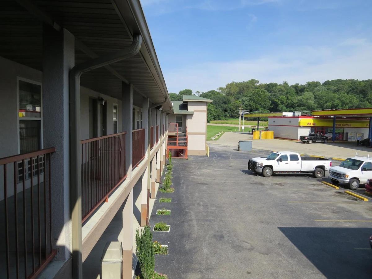 First Western Inn Caseyville Kültér fotó